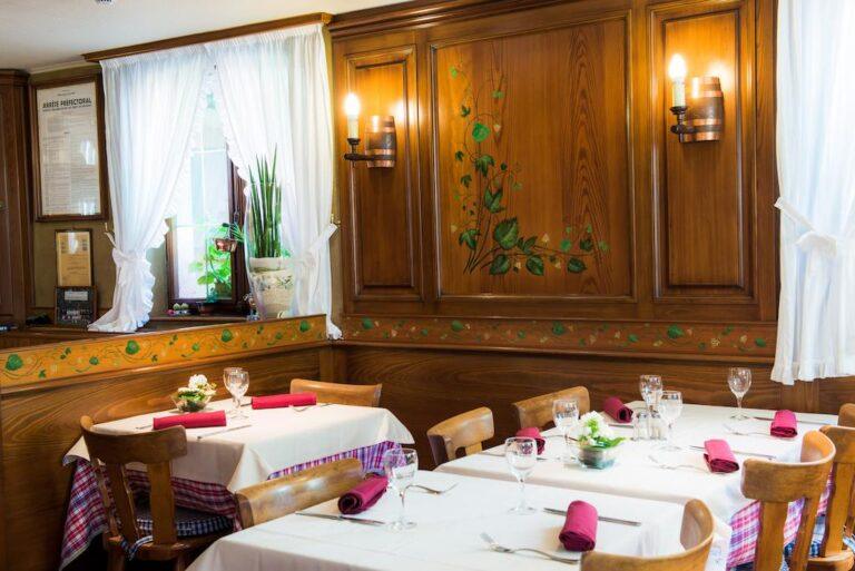 logis-hotel-a-l-etoile-1lieu1salle-reunion.jpg