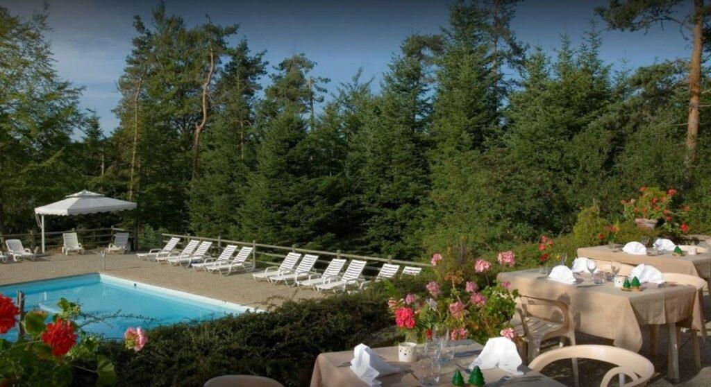 logis-hotel-clair-matin-1lieu1salle-booking.jpg