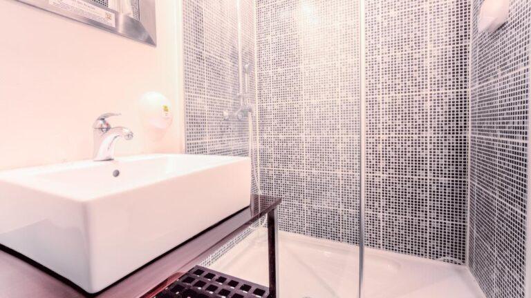 logis-hotel-des-acacias-1lieu1salle-booking.jpg