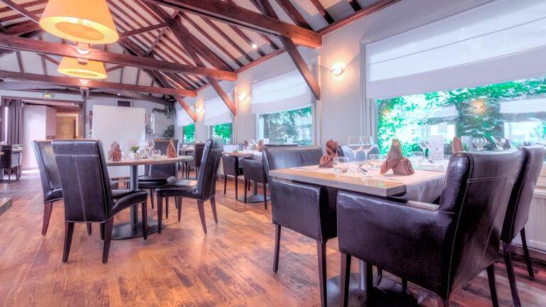 logis-hotel-des-acacias-1lieu1salle-reunion.jpg