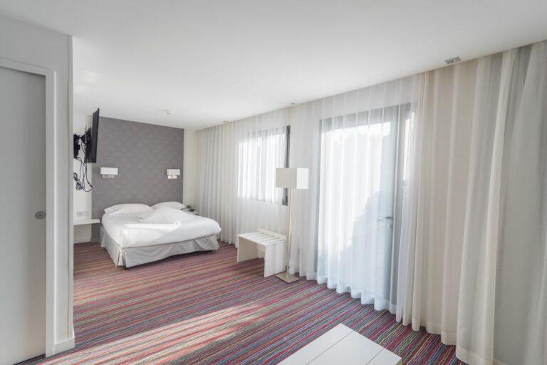 logis-hotel-du-cavier-1lieu1salle-congres.jpg