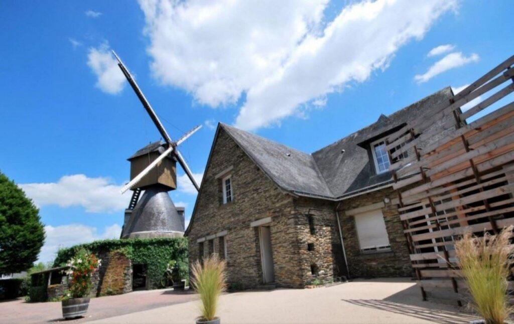logis-hotel-du-cavier-1lieu1salle-seminaire.jpg