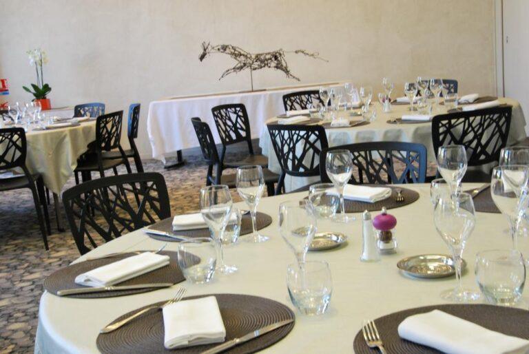 logis-hotel-du-parc-1lieu1salle-salle-evenement.jpg