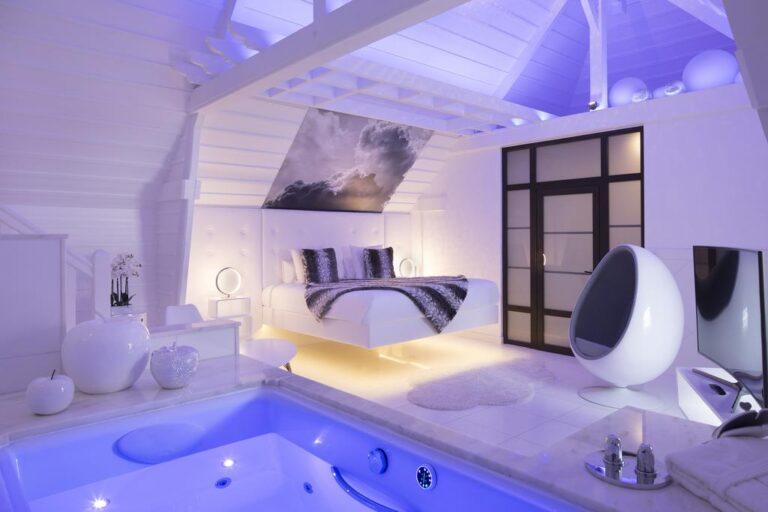 logis-hotel-et-spa-le-lion-d-or-1lieu1salle-booking.jpg