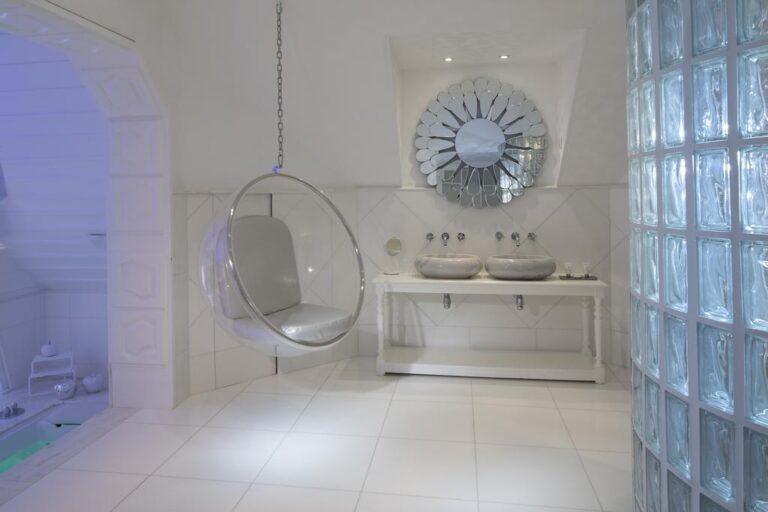 logis-hotel-et-spa-le-lion-d-or-1lieu1salle-conference.jpg