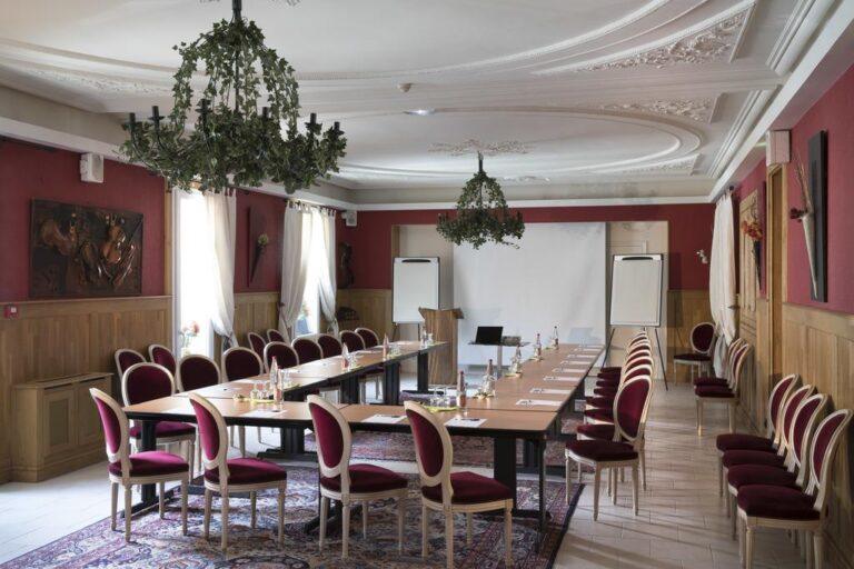 logis-hotel-et-spa-le-lion-d-or-1lieu1salle-salle-booking.jpg