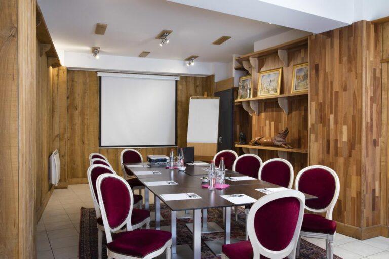 logis-hotel-et-spa-le-lion-d-or-1lieu1salle-salle-convention.jpg