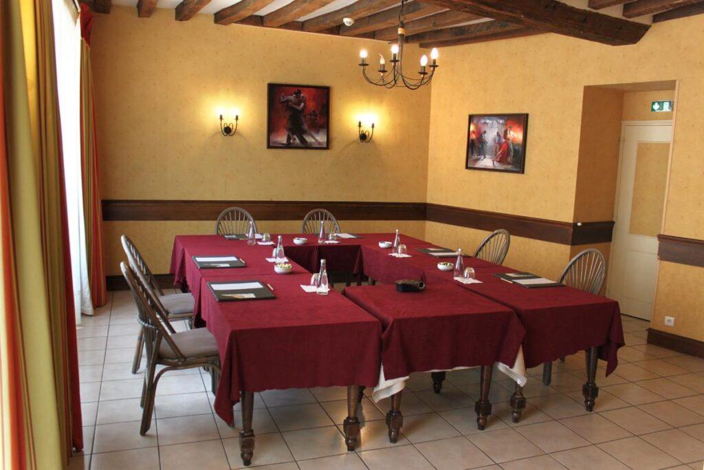 logis-hotel-l-ermitage-1lieu1salle-reunion.jpg