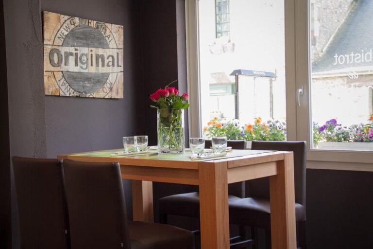 logis-hotel-l-ermitage-1lieu1salle-salle-meeting.jpg