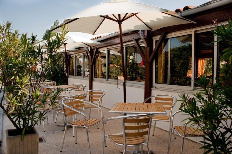 logis-hotel-l-hermitage-1lieu1salle-evenement.jpg
