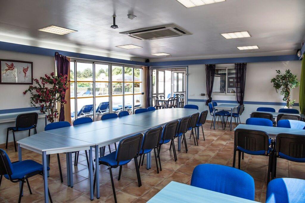 logis-hotel-l-hermitage-1lieu1salle-event.jpg