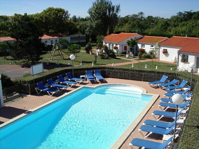 logis-hotel-l-hermitage-1lieu1salle-meeting.jpg