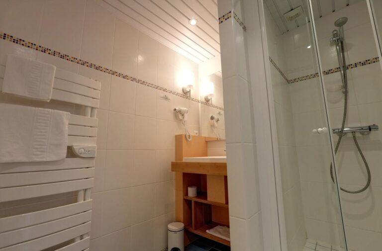 logis-hotel-l-hirondelle-1lieu1salle-evenement.jpg