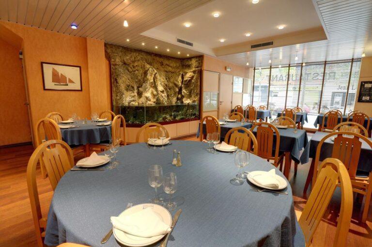 logis-hotel-l-hirondelle-1lieu1salle-salle-booking.jpg