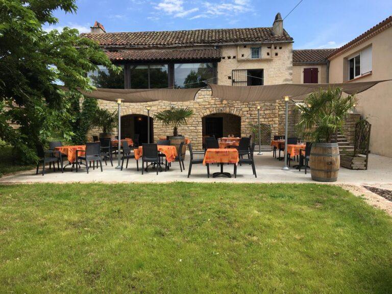 logis-hotel-la-bergerie-1lieu1salle-agence.jpg