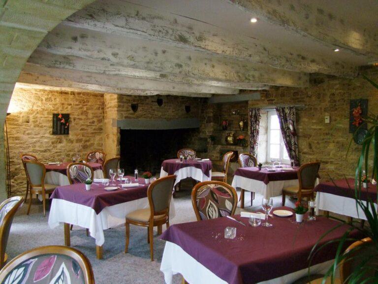 logis-hotel-la-bergerie-1lieu1salle-salle-meeting.jpg