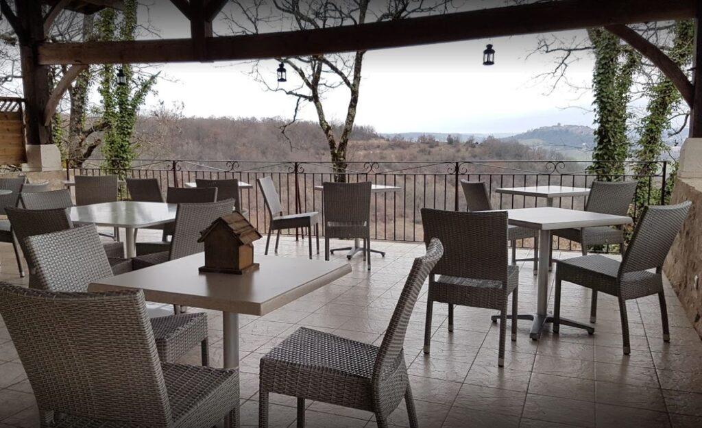 logis-hotel-le-belvedere-1lieu1salle-salle-seminaire.jpg