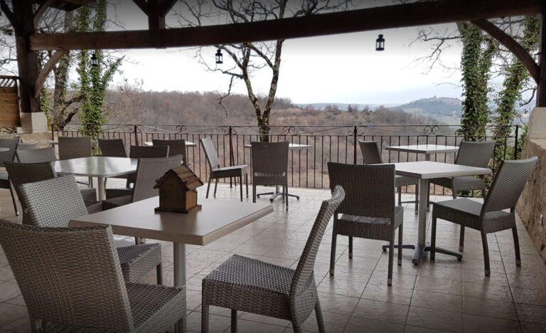 logis-hotel-le-belvedere-1lieu1salle-salle-seminaire.jpg