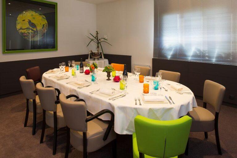 logis-hotel-le-dracy-1lieu1salle-salle-congres.jpg
