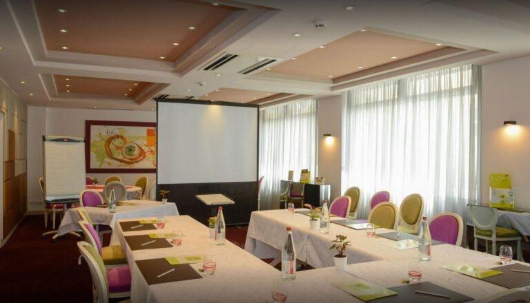 logis-hotel-le-fruitier-1lieu1salle-salle-reunion.jpg