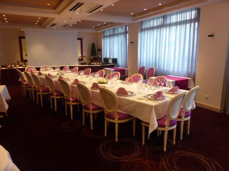 logis-hotel-le-fruitier-1lieu1salle-salle-reunions.jpg