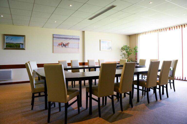 logis-hotel-le-sainte-mere-1lieu1salle-salle-reunion.jpg