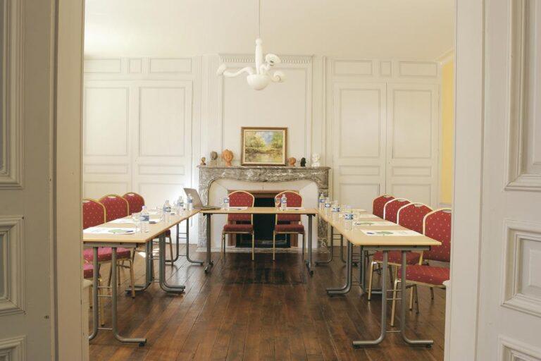 logis-hotel-le-tulipier-1lieu1salle-salle-booking.jpg