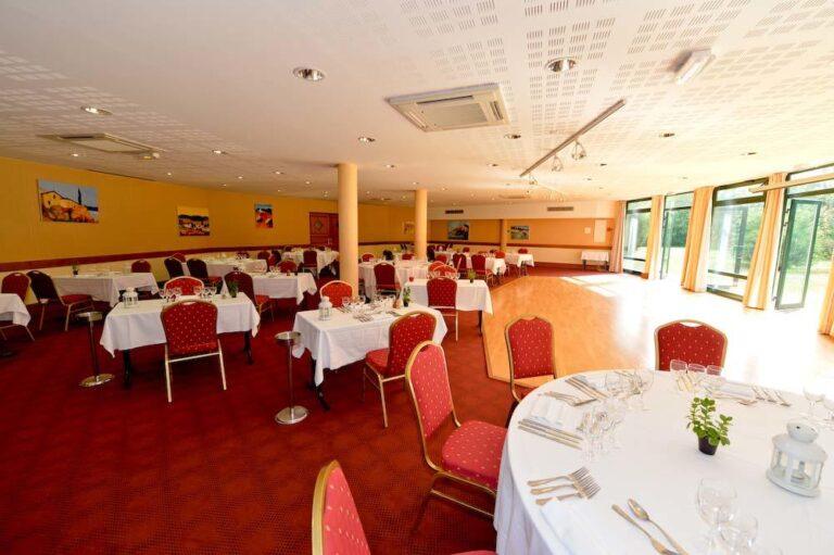 logis-hotel-le-tulipier-1lieu1salle-salle-reunion.jpg