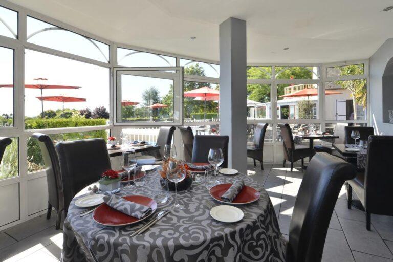 logis-hotel-les-terrasses-de-saumur-1lieu1salle-evenement.jpg