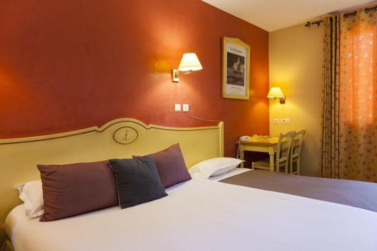 logis-l-etape-1lieu1salle-agence.jpg