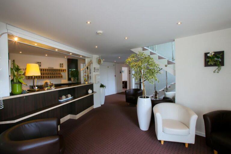 logis-la-forestiere-1lieu1salle-meeting.jpg