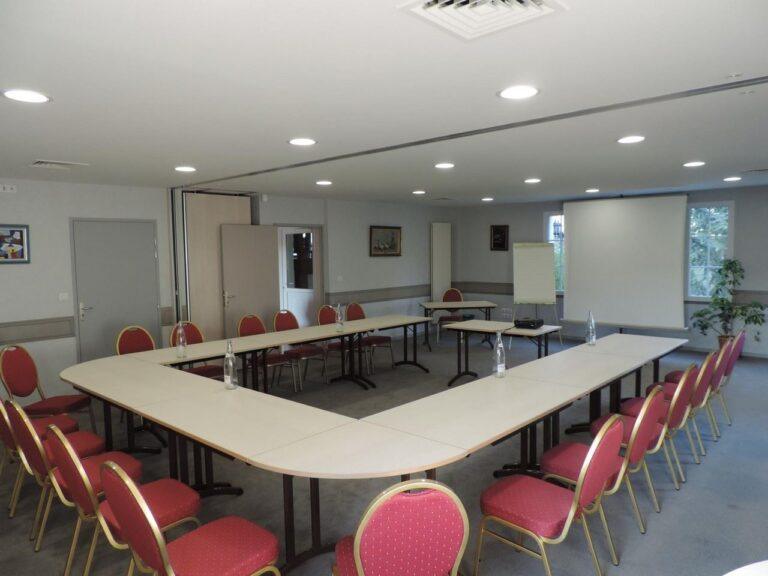 logis-la-villa-des-houx-1lieu1salle-salle-meeting.jpg