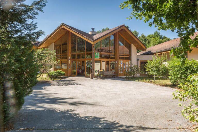 logis-le-bois-dormant-1lieu1salle-agence.jpg