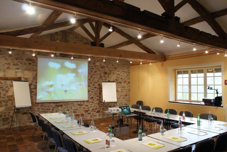logis-le-champalud-1lieu1salle-salle-convention.jpg