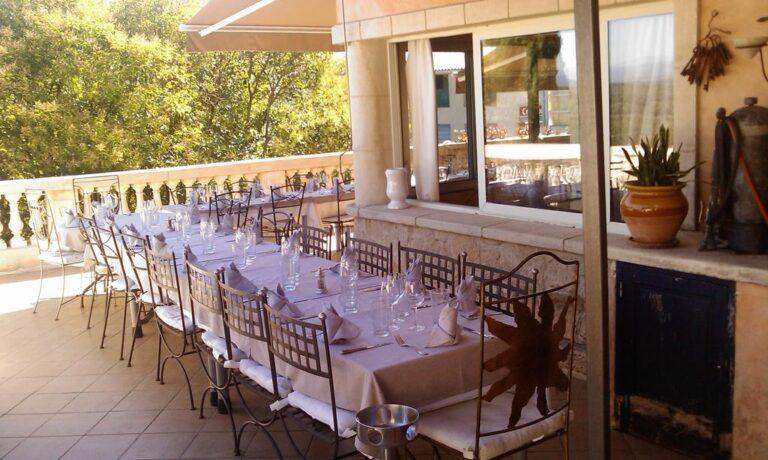 logis-le-mas-et-la-flmabee-du-luberon-1lieu1salle-salle-booking.jpg