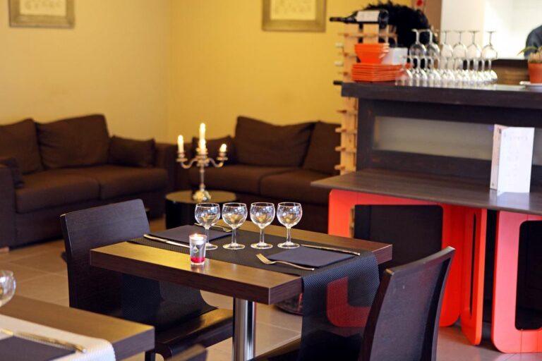 logis-le-patio-de-violette-1lieu1salle-salle-reunion.jpg