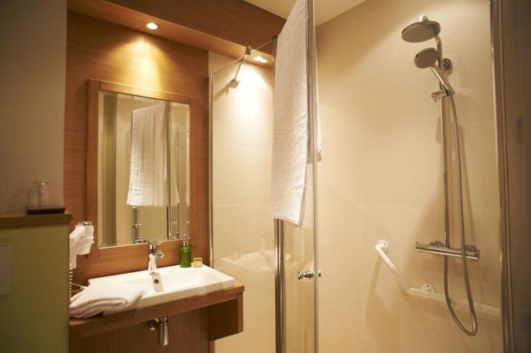logis-le-regent-et-spa-1lieu1salle-booking.jpg