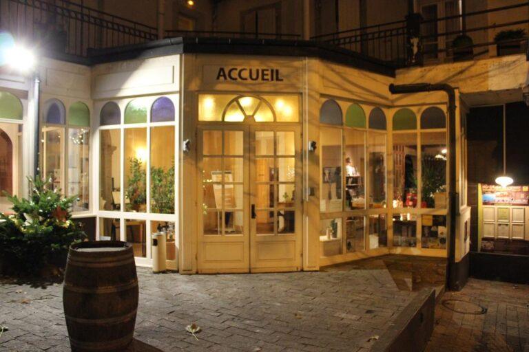 logis-le-relais-de-fusies-1lieu1salle-agence.jpg