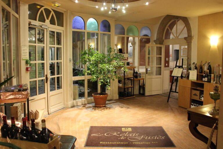 logis-le-relais-de-fusies-1lieu1salle-meeting.jpg