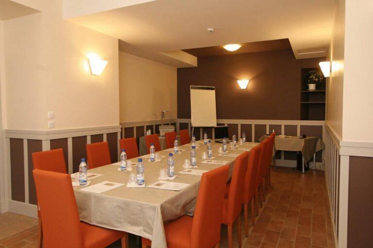 logis-le-relais-de-fusies-1lieu1salle-salle-reunion.jpg