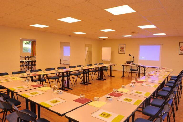 logis-le-relais-du-moulin-1lieu1salle-salle-meeting.jpg