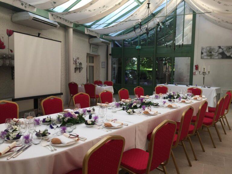 logis-le-relais-fleuri-1lieu1salle-salle-congres.jpg
