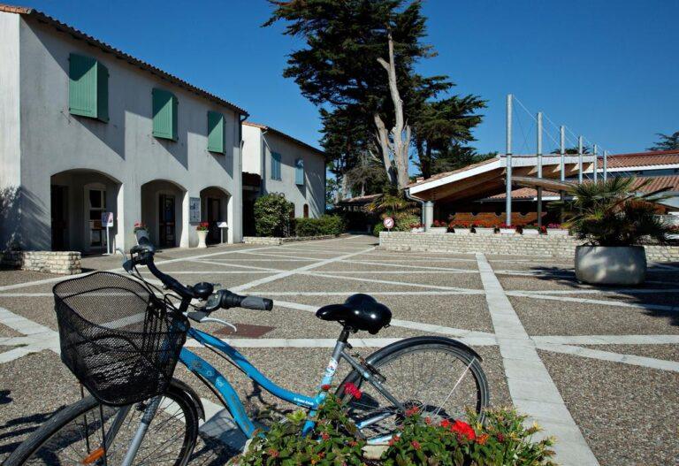 logis-les-grenettes-1lieu1salle-agence.jpg