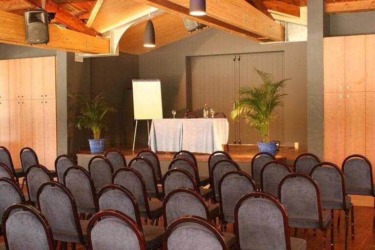 logis-les-grenettes-1lieu1salle-salle-congres.jpg