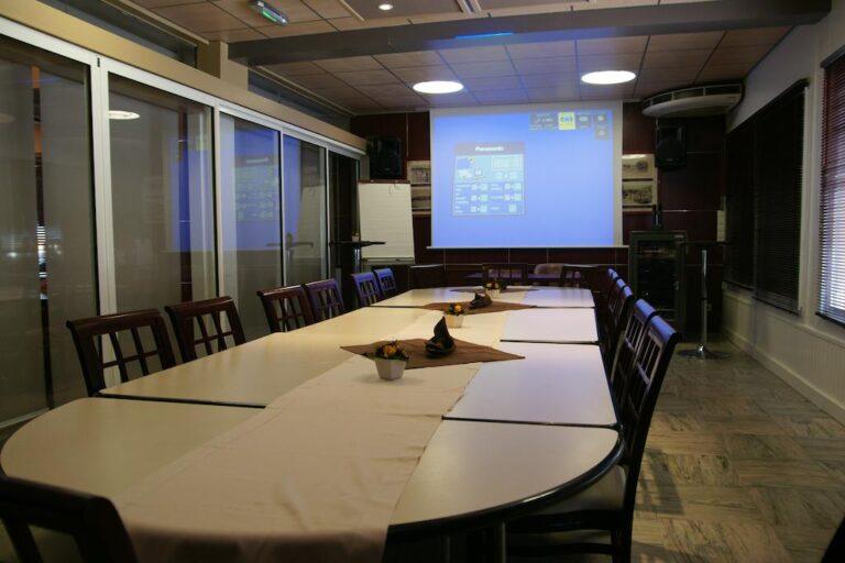 logis-mediterranee-1lieu1salle-salle-meeting.jpg