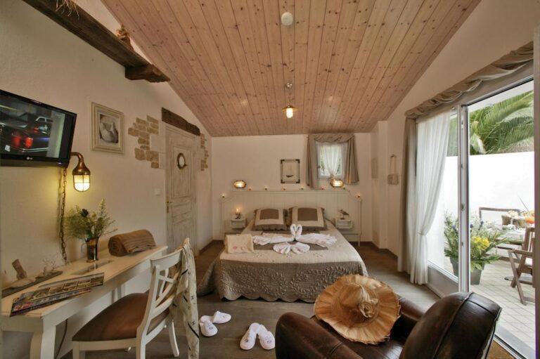 logis-plaisir-et-spa-1lieu1salle-agence.jpg