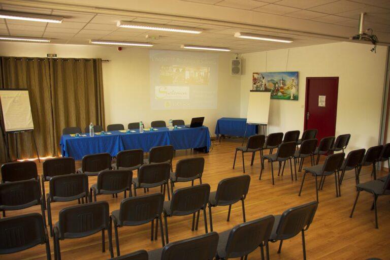 logis-solenca-1lieu1salle-salle-conference.jpg