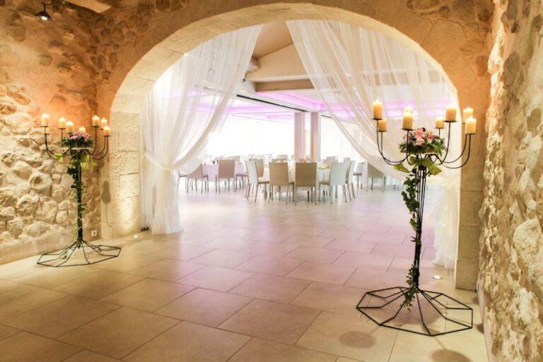 mas-des-7-fonts-1lieu1salle-salle-reception.jpg