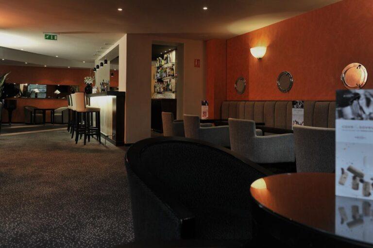 mercure-maurepas-saint-quentin-1lieu1salle-reunion.jpg