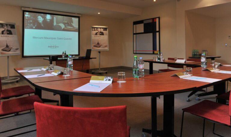mercure-maurepas-saint-quentin-1lieu1salle-reunion-seminaire.jpg